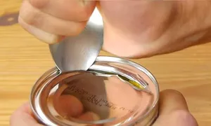 Nỗi oan hộp sữa Made in Vietnam bất tiện vì thiếu khoen